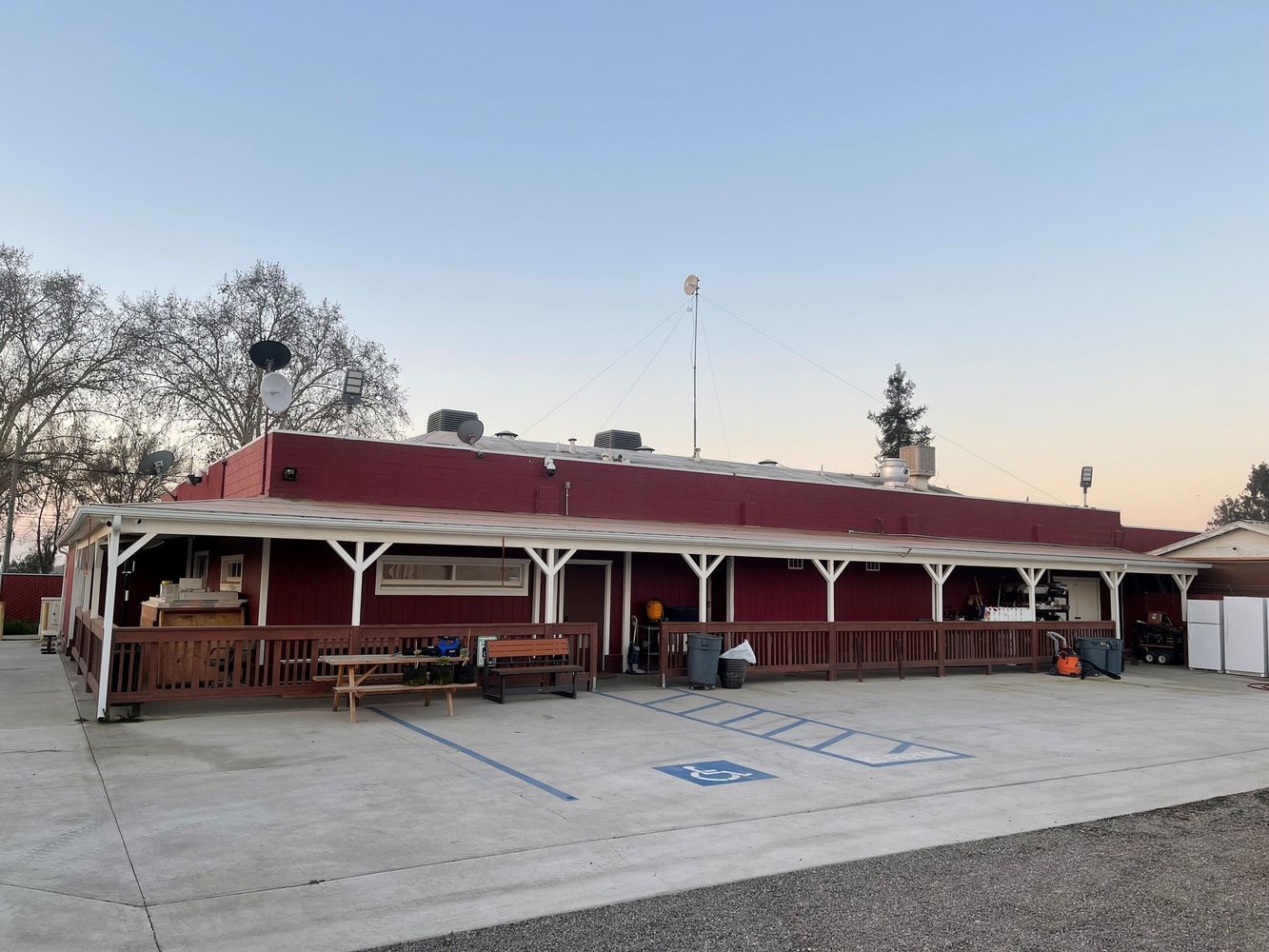 Turn Key Bar & Apartment in Riverdale, CA: 5020 19 1/2 Ave, Riverdale, CA 93656